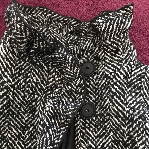 DKNY Black/white ruffle front coat - Picture 4 of 7